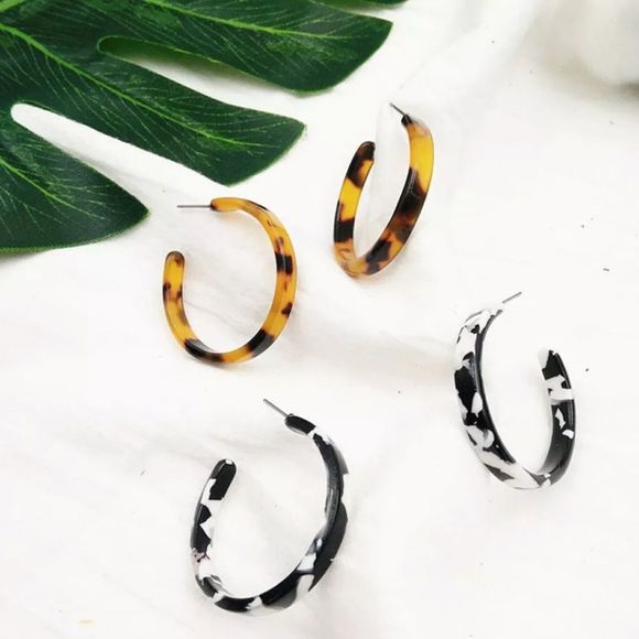 {LEILA} tortoise hoop acrylic earrings - Picture 2 of 6